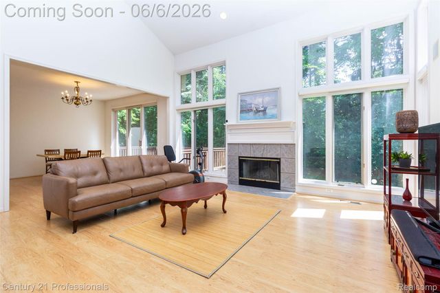 29401 Windmill Court, Farmington Hills, MI 48334