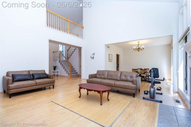 29401 Windmill Court, Farmington Hills, MI 48334