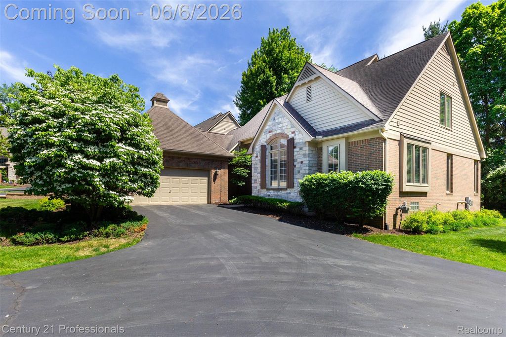 29401 Windmill Court, Farmington Hills, MI 48334