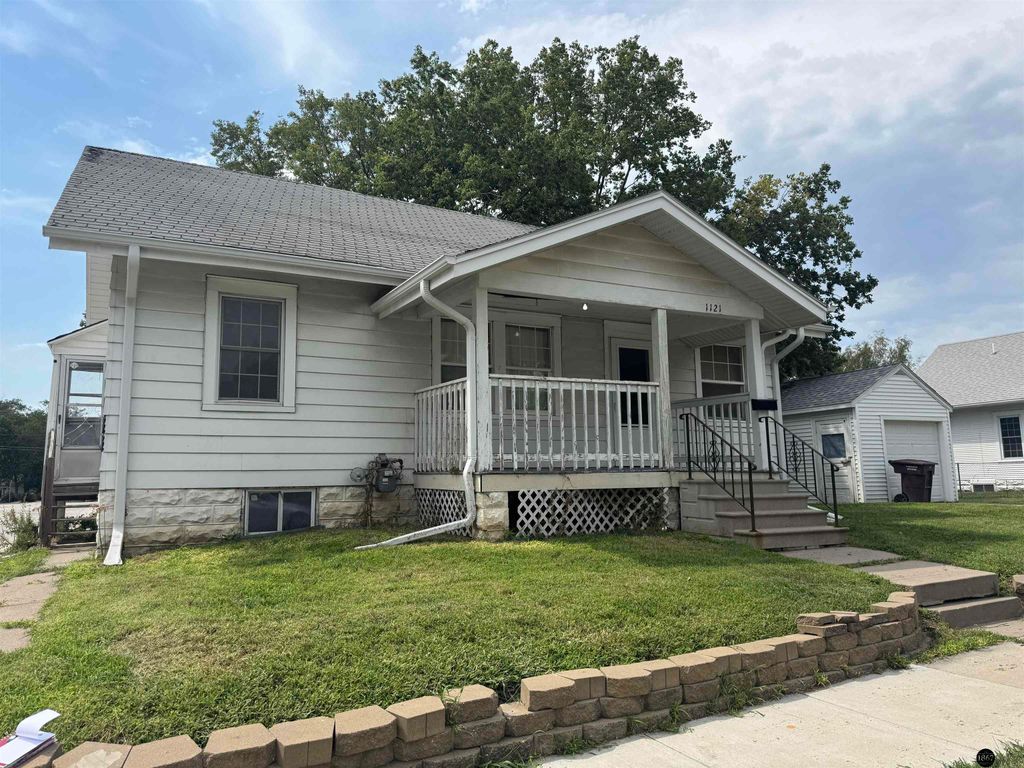1121 N 24th Street, Lincoln, NE 68503