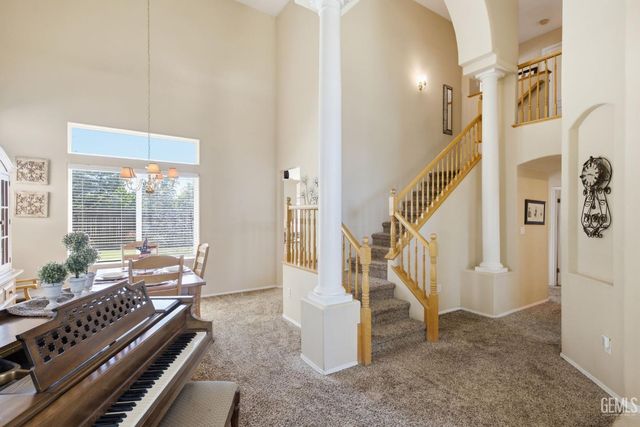 412 Lewisham Street, Bakersfield, CA 93311