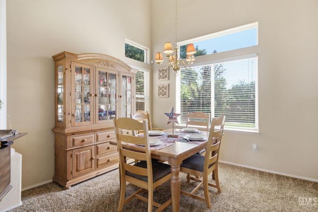 412 Lewisham Street, Bakersfield, CA 93311
