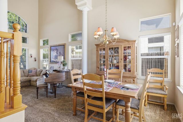 412 Lewisham Street, Bakersfield, CA 93311