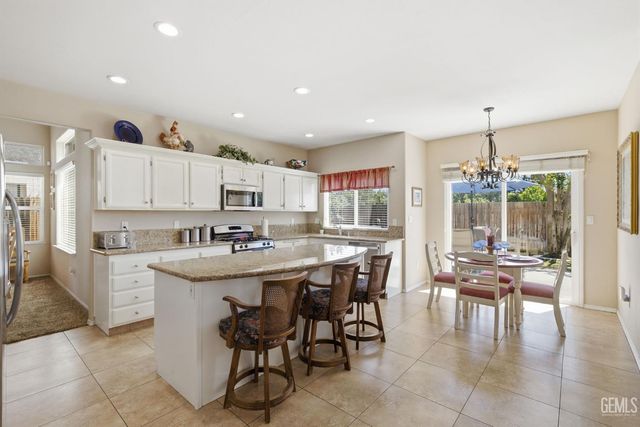412 Lewisham Street, Bakersfield, CA 93311
