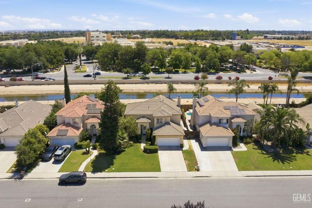 412 Lewisham Street, Bakersfield, CA 93311
