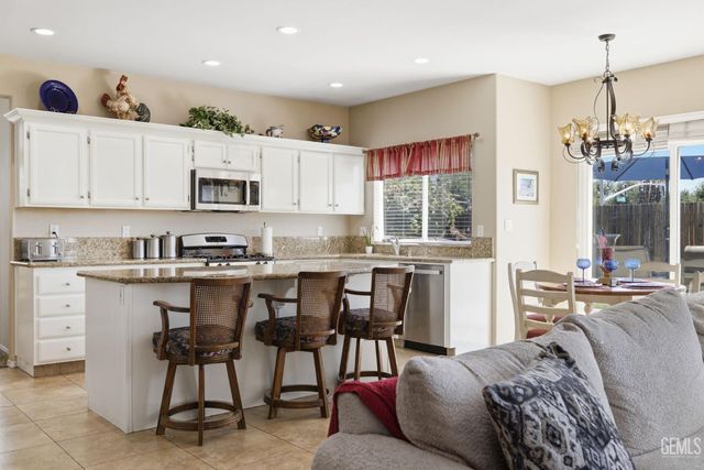 412 Lewisham Street, Bakersfield, CA 93311