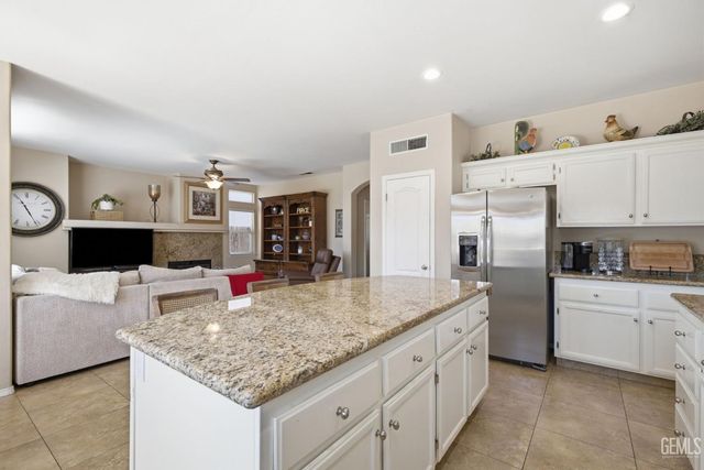 412 Lewisham Street, Bakersfield, CA 93311
