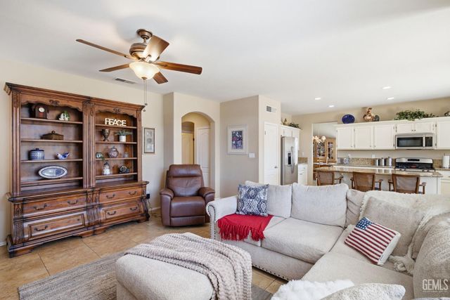 412 Lewisham Street, Bakersfield, CA 93311