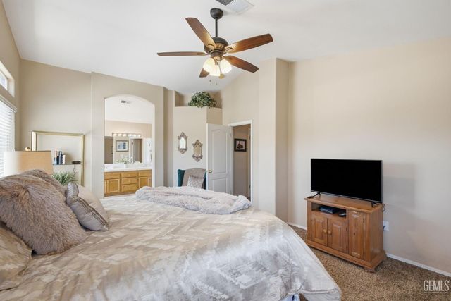 412 Lewisham Street, Bakersfield, CA 93311
