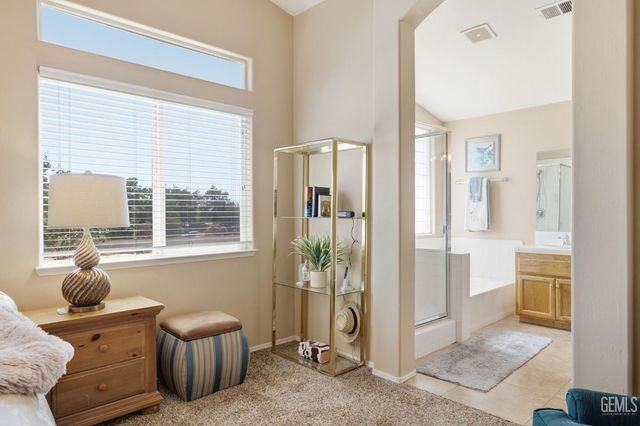 412 Lewisham Street, Bakersfield, CA 93311