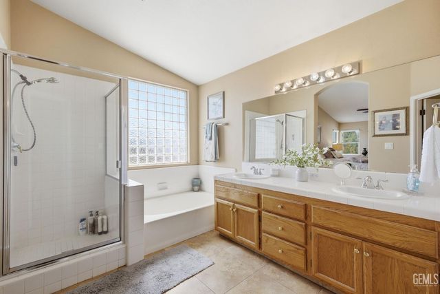 412 Lewisham Street, Bakersfield, CA 93311