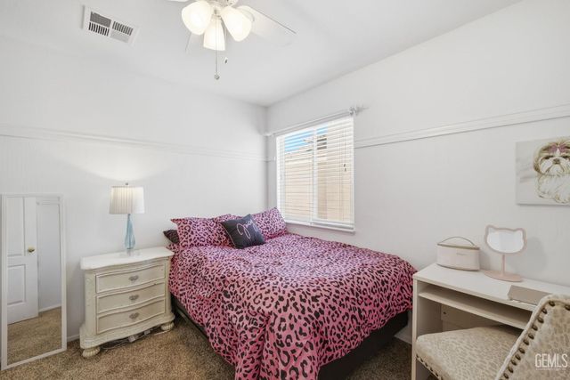 412 Lewisham Street, Bakersfield, CA 93311