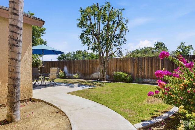 412 Lewisham Street, Bakersfield, CA 93311