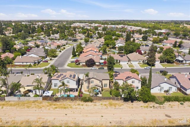 412 Lewisham Street, Bakersfield, CA 93311