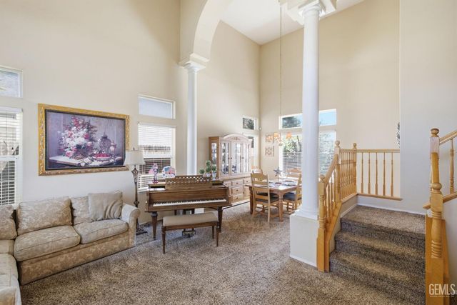 412 Lewisham Street, Bakersfield, CA 93311