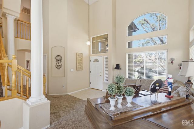 412 Lewisham Street, Bakersfield, CA 93311