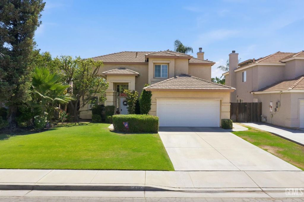 412 Lewisham Street, Bakersfield, CA 93311