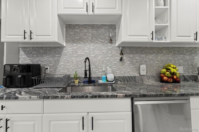 4221 Campbell Street, Dearborn Heights, MI 48125