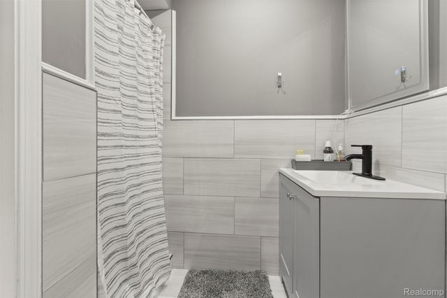 4221 Campbell Street, Dearborn Heights, MI 48125