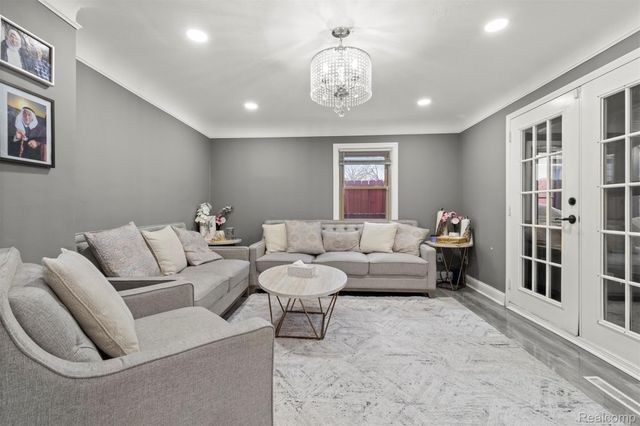 4221 Campbell Street, Dearborn Heights, MI 48125