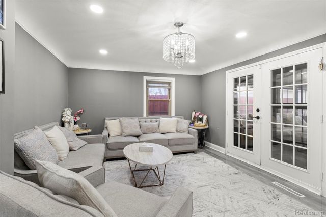 4221 Campbell Street, Dearborn Heights, MI 48125