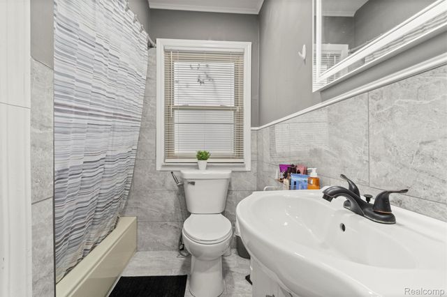 4221 Campbell Street, Dearborn Heights, MI 48125