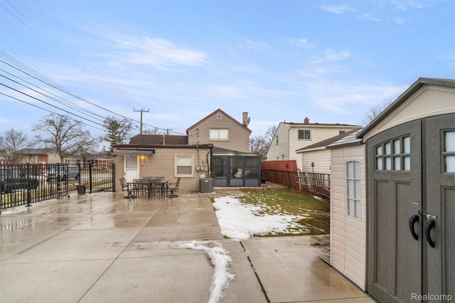 4221 Campbell Street, Dearborn Heights, MI 48125