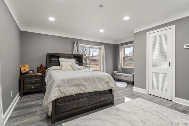 4221 Campbell Street, Dearborn Heights, MI 48125