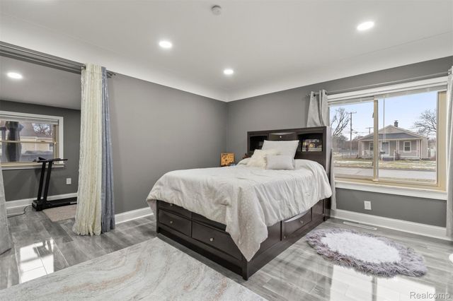 4221 Campbell Street, Dearborn Heights, MI 48125