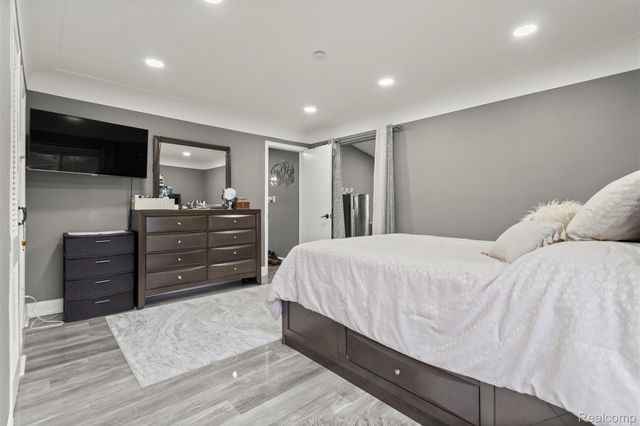 4221 Campbell Street, Dearborn Heights, MI 48125