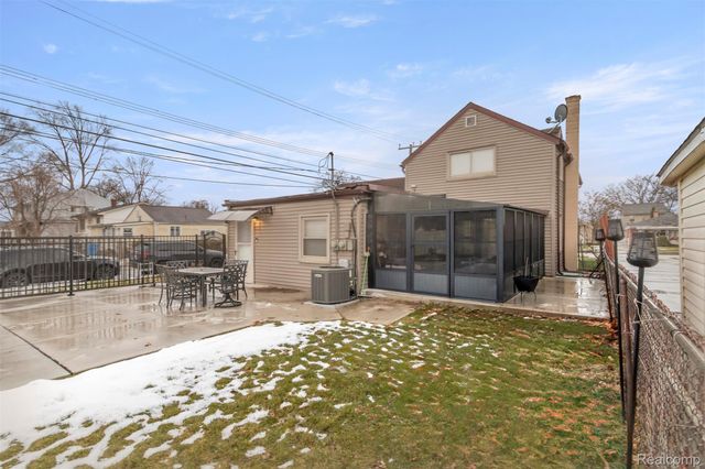 4221 Campbell Street, Dearborn Heights, MI 48125