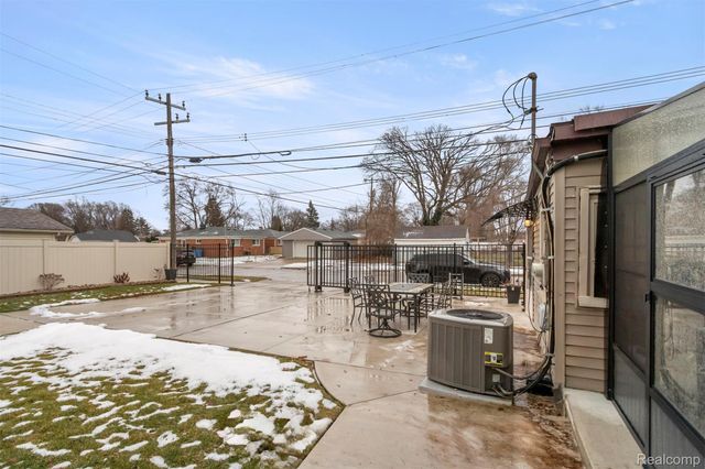 4221 Campbell Street, Dearborn Heights, MI 48125