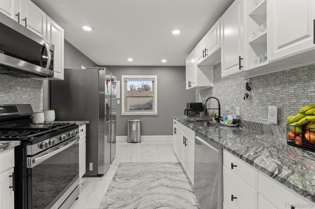 4221 Campbell Street, Dearborn Heights, MI 48125