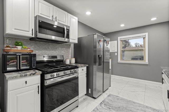 4221 Campbell Street, Dearborn Heights, MI 48125