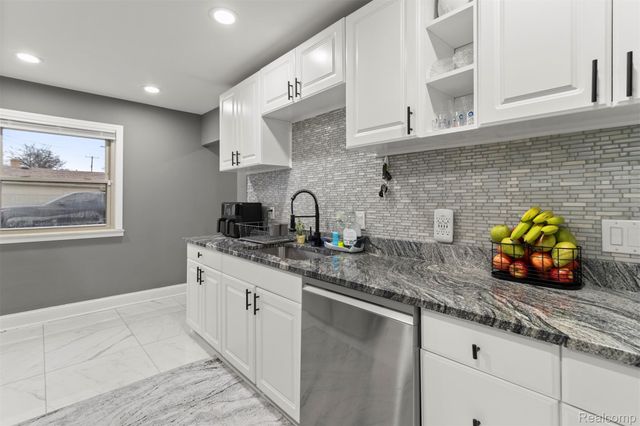 4221 Campbell Street, Dearborn Heights, MI 48125