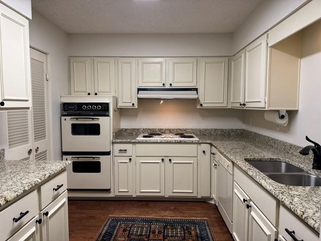 455 S Perkins Rd Apt 3, Memphis, TN 38117