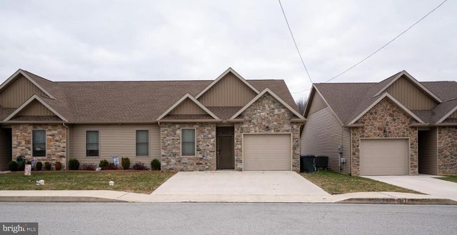 813 S CHURCH ST, Waynesboro, PA 17268