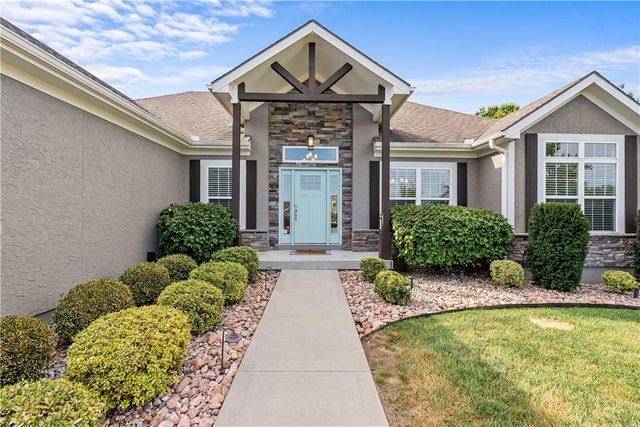 820 SE Cedrus Lane, Blue Springs, MO 64014