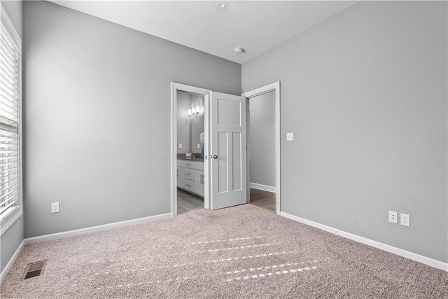 820 SE Cedrus Lane, Blue Springs, MO 64014