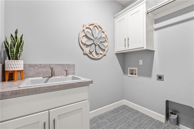 820 SE Cedrus Lane, Blue Springs, MO 64014