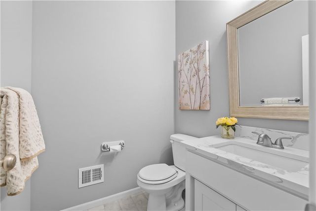 820 SE Cedrus Lane, Blue Springs, MO 64014
