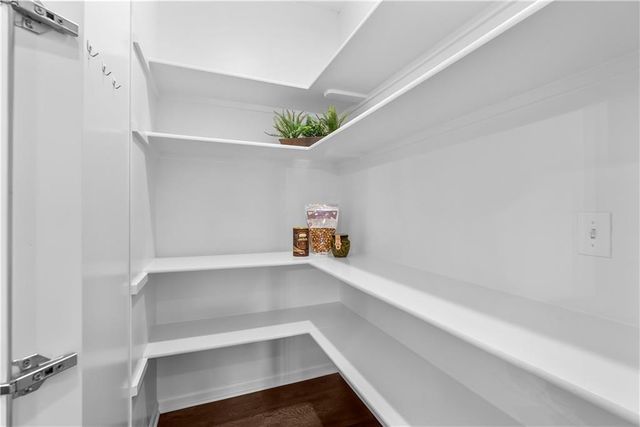 820 SE Cedrus Lane, Blue Springs, MO 64014