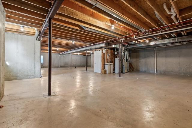 820 SE Cedrus Lane, Blue Springs, MO 64014