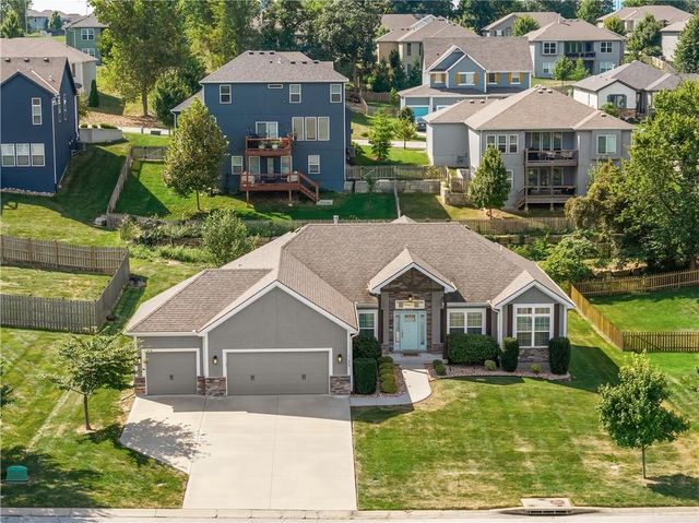820 SE Cedrus Lane, Blue Springs, MO 64014