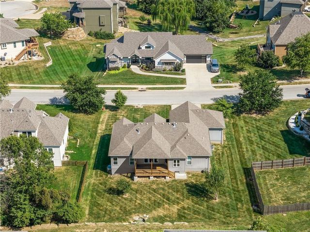 820 SE Cedrus Lane, Blue Springs, MO 64014