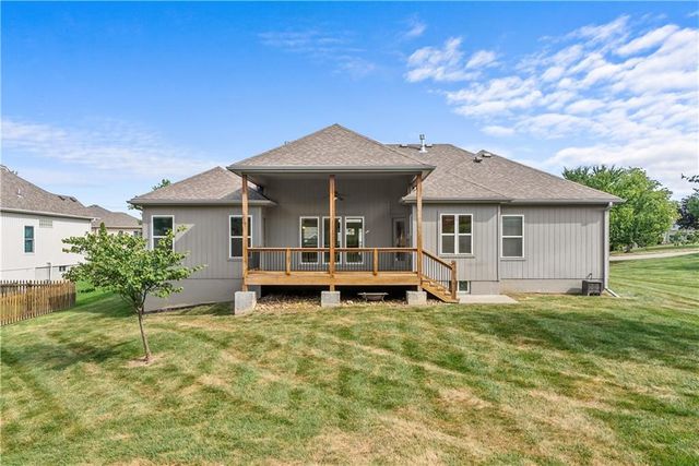 820 SE Cedrus Lane, Blue Springs, MO 64014