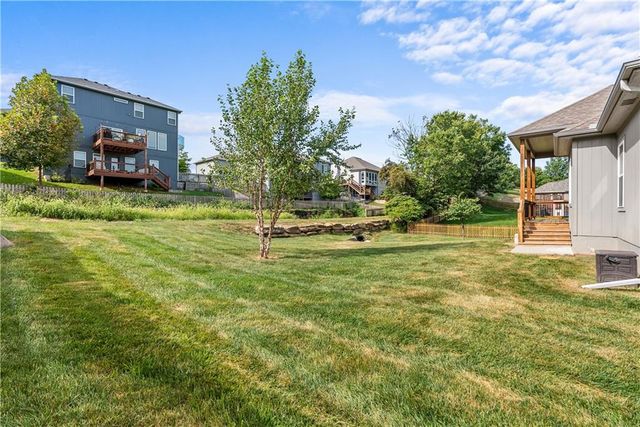 820 SE Cedrus Lane, Blue Springs, MO 64014