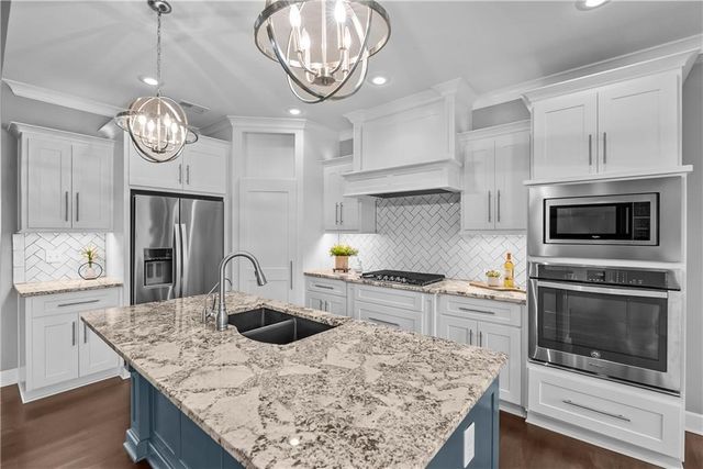 820 SE Cedrus Lane, Blue Springs, MO 64014