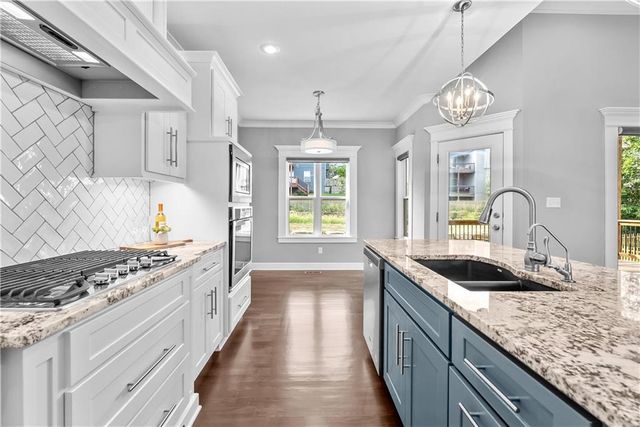 820 SE Cedrus Lane, Blue Springs, MO 64014