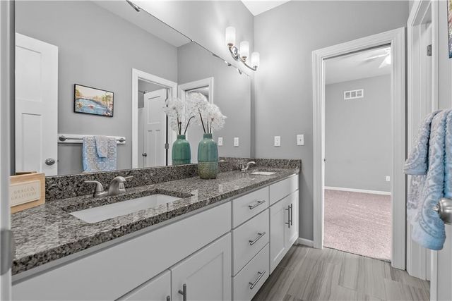 820 SE Cedrus Lane, Blue Springs, MO 64014